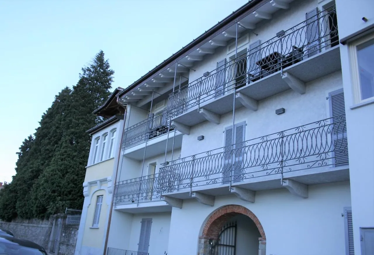 Appartamenti I Fiori Del Lago Laveno Apartment