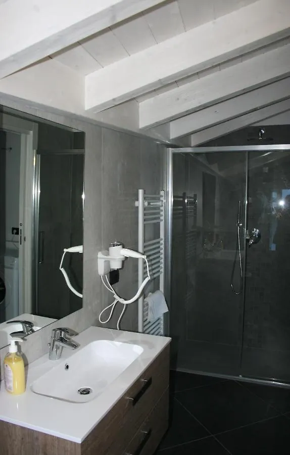 Appartamenti I Fiori Del Lago Laveno Apartment