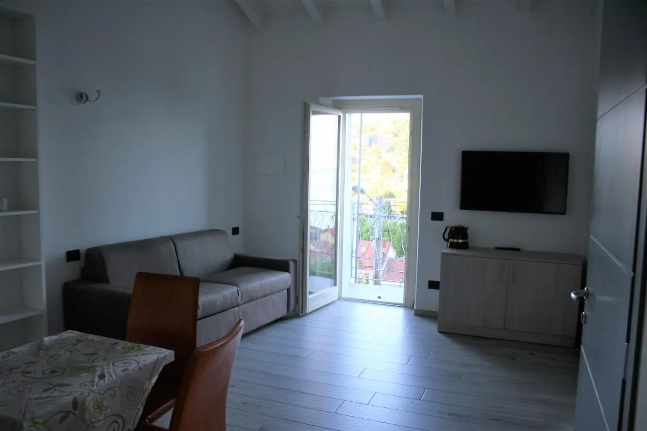 Apartment Appartamenti I Fiori Del Lago Laveno Italy