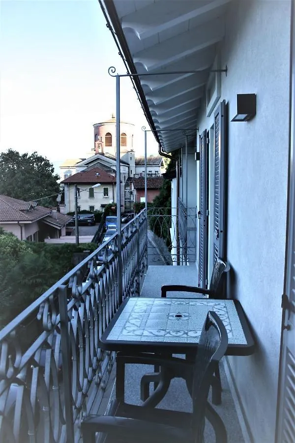 Apartment Appartamenti I Fiori Del Lago Laveno