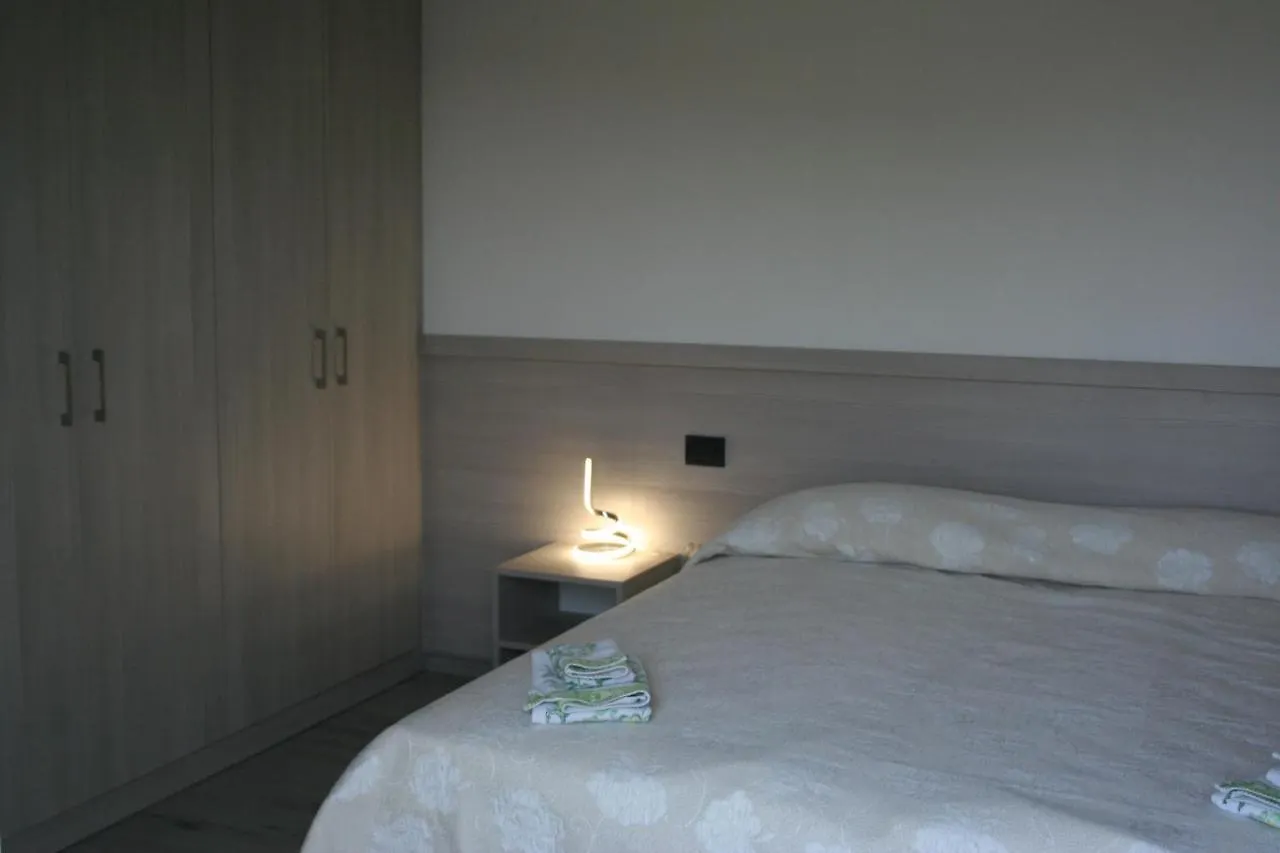 Apartment Appartamenti I Fiori Del Lago Laveno Italy