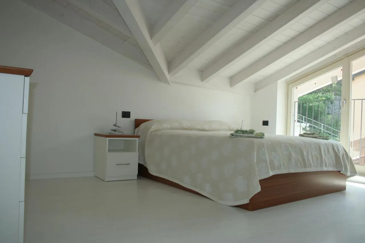 Apartment Appartamenti I Fiori Del Lago Laveno
