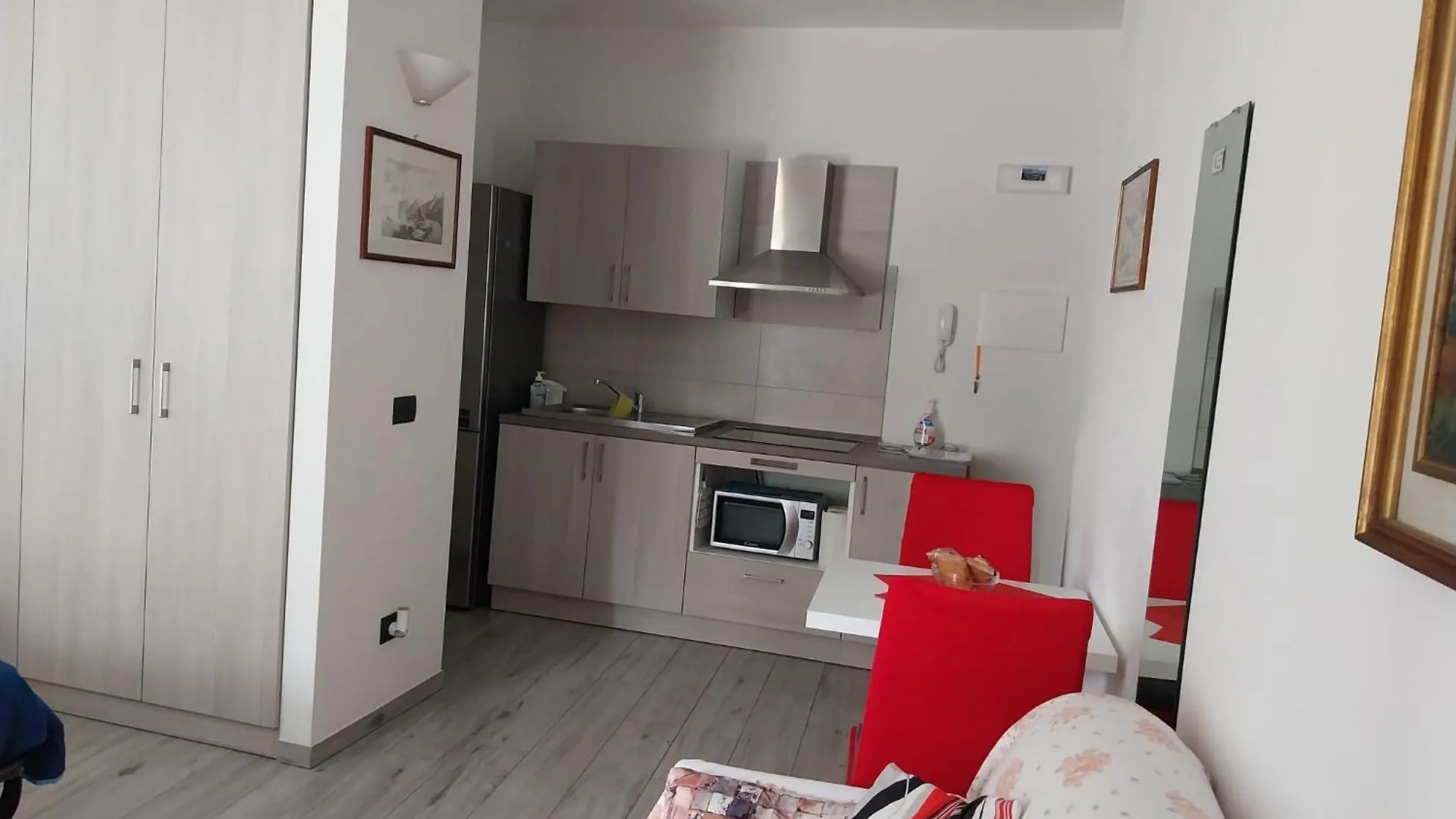 Apartment Appartamenti I Fiori Del Lago Laveno