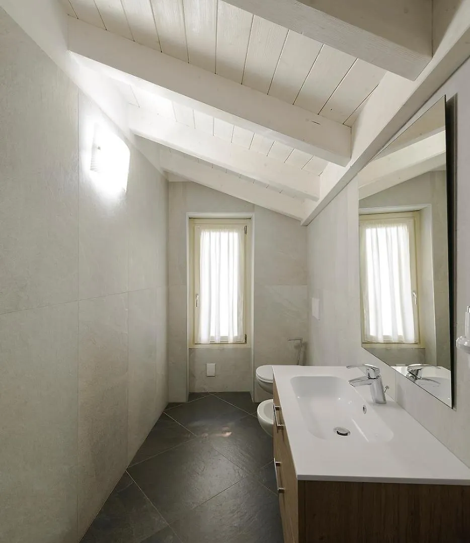 Apartment Appartamenti I Fiori Del Lago Laveno