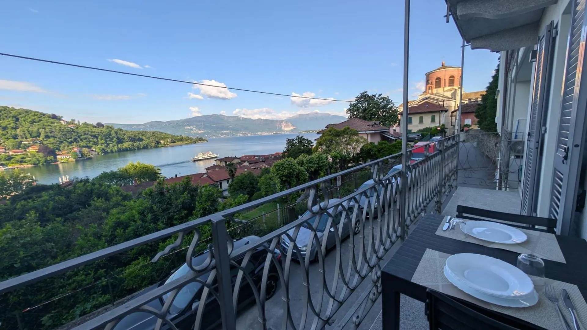 Apartment Appartamenti I Fiori Del Lago Laveno Italy