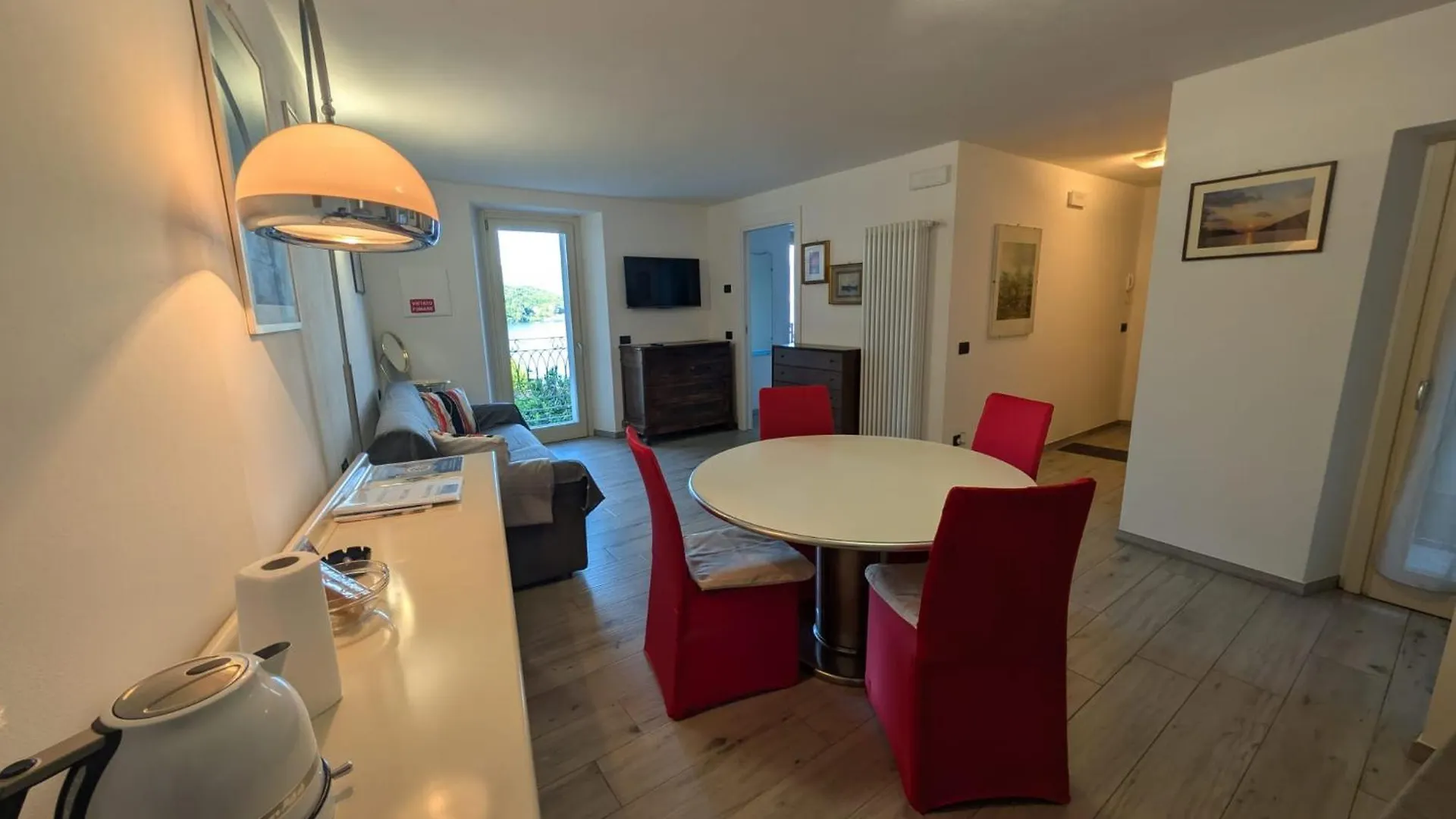 Apartment Appartamenti I Fiori Del Lago Laveno